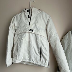 Pull&Bear winter jacket. white, half zip. two pockets, zip up side.